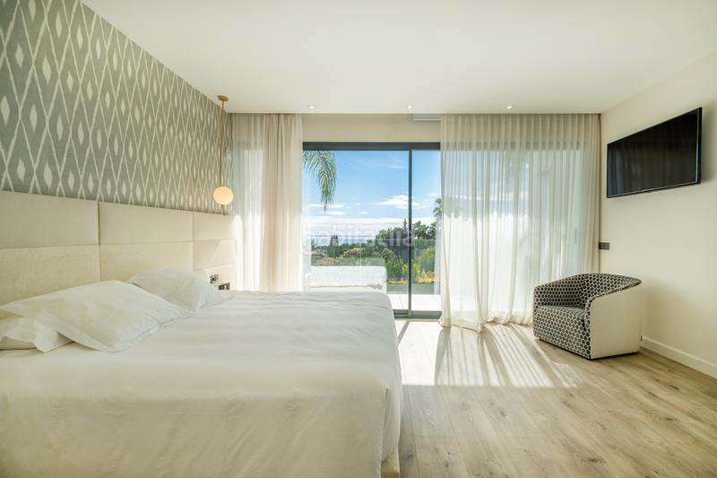 Foto e2a4e78f-0c53-43a2-a14a-27adffa7a10f. Casa villa moderna en una de las mejores zonas en Marbella
