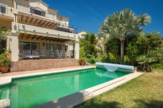 Maison à N/a. Encantadora villa en los arqueros, benahavís