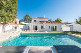 Casa a Calderon de la barca-nva 17. Villa bellamente reformada en nueva andalucía