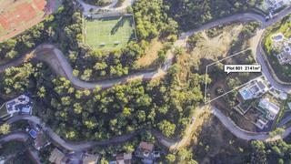 Terrain résidentiel à N/a. Amplia parcela en la mairena, marbella este