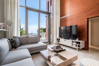 Casa aparellada a Jaralillos 1. Elegante vivienda pareada con vistas panorámicas en marbella vie