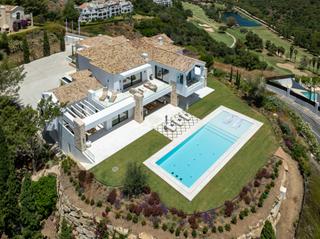 Casa en La Quinta. El confort moderno se une a la elegancia tradicional en una impr