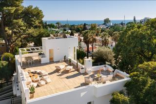 House in Miguel de unamuno-campana 51. Villa de lujo contemporánea en el corazón de nueva andalucía, ma
