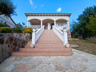 Casa  Carrer de ramon casas. Gran oportunidad, casa / chalet en la bisbal del penedès, venta