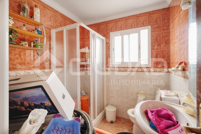 Foto c79a2a34-d136-4557-8ea6-7b327d7df482. Casa a Puebla del Río (La)