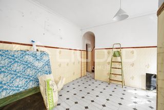 Casa a Coria del Río. Casa céntrica con terraza, azotea amplia y plaza de garaje cerca