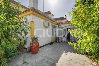 House in Villafranco del Guadalquivir. Vivienda independiente en venta en isla mayor