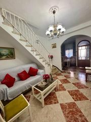 Casa a Coria del Río. Casa de 3 plantas en avenida andalucía  amplia, luminosa y con t