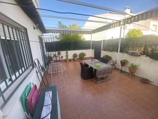 Casa adossada a Coria del Río. Chalet en venta en coria del río