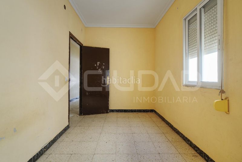 Foto 80dbc6dc-a086-443d-9255-e610fe7e2001. Pis a Puebla del Río (La)