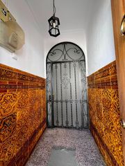 Casa a Coria del Río. Planta baja de 138 m2 con patio, chimenea y gran azotea