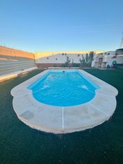Wohngrundstück in Nou Moles. Parcela rústica de 1.000 m2 con piscina, vivienda y excelentes i
