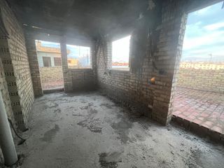 Duplex à Coria del Río. Dúplex de 123 m2 con terraza y patio, gran potencial de reforma