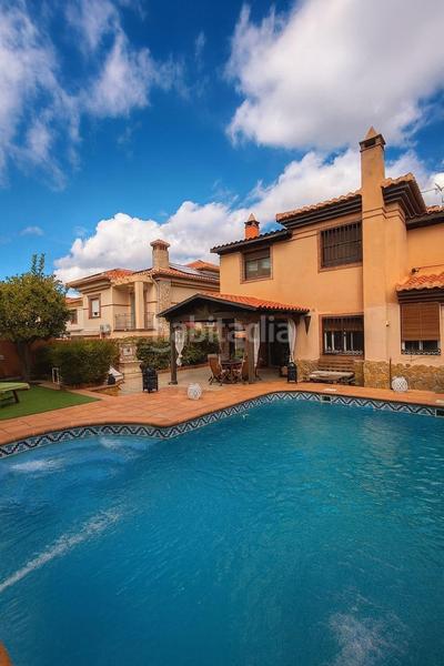 Foto 5dbb029b-fa0e-4c98-93e7-89a6b97162d2. Chalet avec chauffage parking piscine dans La Zubia Ciudad Zubia (La)