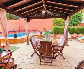 Chalet à La Zubia Ciudad. Casa chalet en la zubia !!!