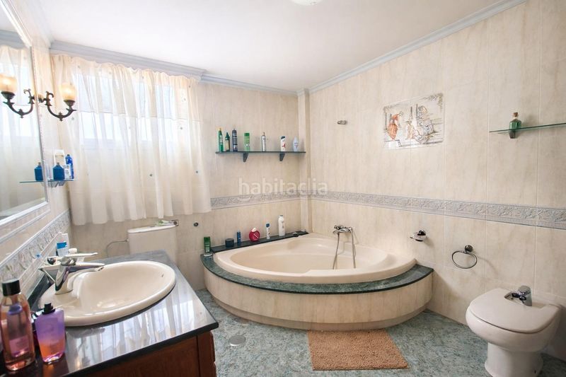 Foto 51d9b49a-3d2b-4f9a-bacb-007a9fa14d28. Casa amb aparcament piscina a Güevéjar