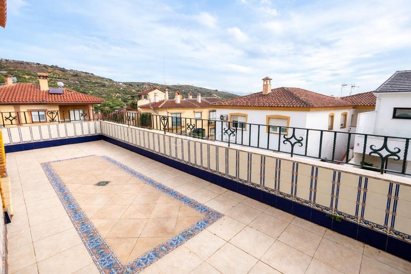 Foto ba5963e0-52a4-4257-8b9e-d4c00bac180a. Casa amb aparcament piscina a Güevéjar