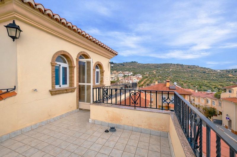 Foto cdec19d2-4965-49fd-ba60-d40b10e1b9d6. Casa amb aparcament piscina a Güevéjar