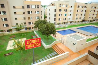 Appartement  De narcís macià i domènech. Apartamento con licencia turística y parking en fenals  330.000