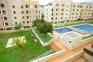 Appartement  De narcís macià i domènech. Apartamento con licencia turística y parking en fenals  330.000