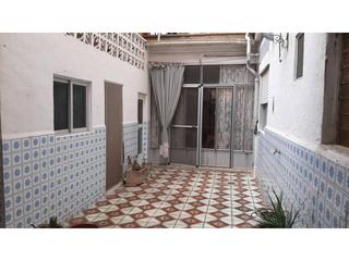 Casa  Maestro serrano. Casa de tres alturas para tres viviendas en beniganim