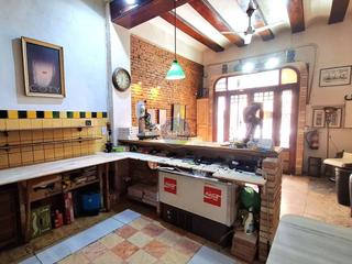 Local Comercial  Dos de maig. Negocio en marcha con vivienda