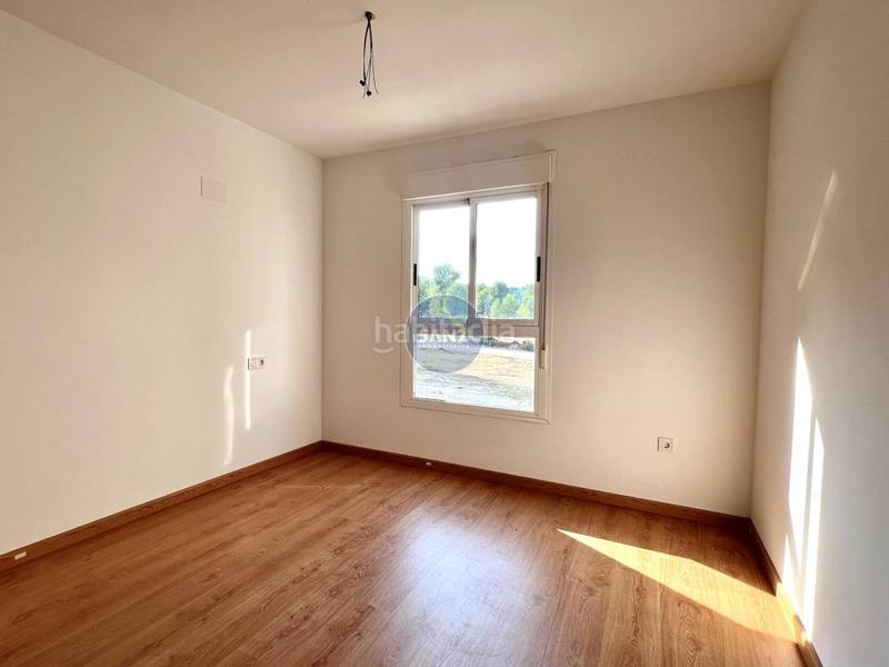 Foto c9330789-fdac-442d-8d3a-be1c37978461. Pis amb aparcament a Olleria (l´)