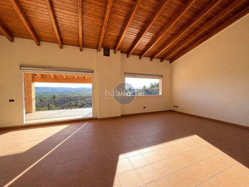 Foto aae5c7cc-c096-43ec-8a48-905831130ac6. Xalet amb piscina a Énova (l´)