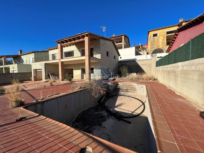 Foto d165aad7-5724-4baf-b998-f3fd9aeb8a31. Xalet amb piscina a Énova (l´)