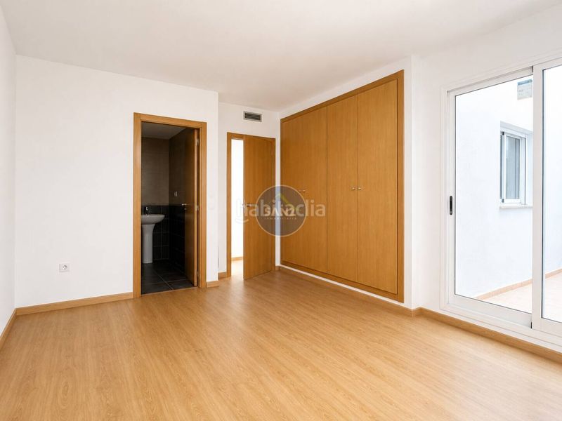 Foto d903a979-bbc2-494b-942d-ac8e9c6990ba. Pis amb aparcament a Olleria (l´)