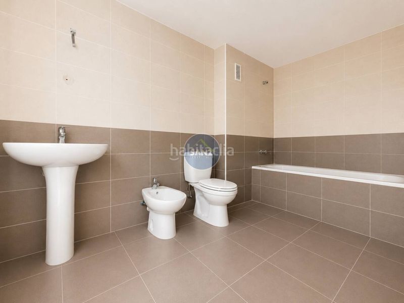 Foto a48cc6d4-68de-4b03-8feb-7b5130cdf3d1. Pis amb aparcament a Olleria (l´)