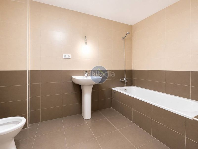 Foto bd7d5025-0d5e-42e1-aa01-dc701b99091c. Pis amb aparcament a Olleria (l´)