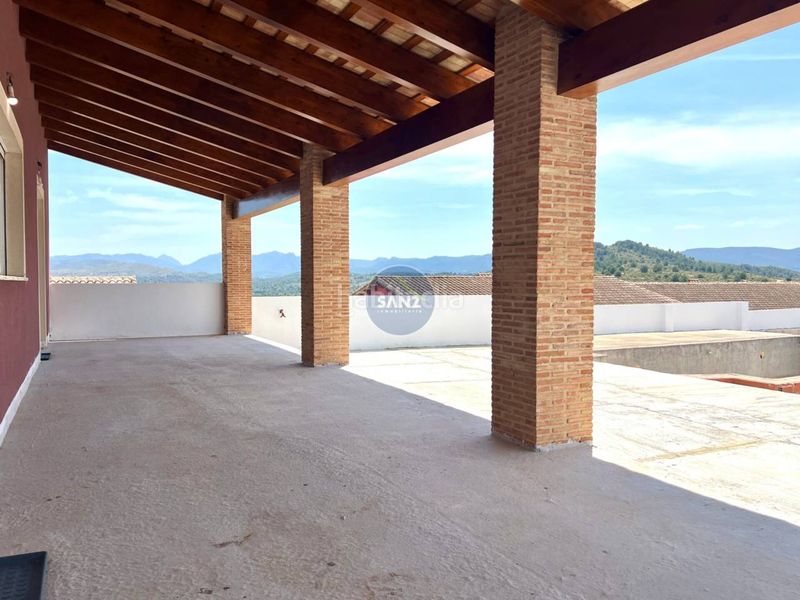 Foto 3b9e28cb-71e6-4660-8612-58f869f8c25d. Xalet amb aparcament piscina a Énova (l´)