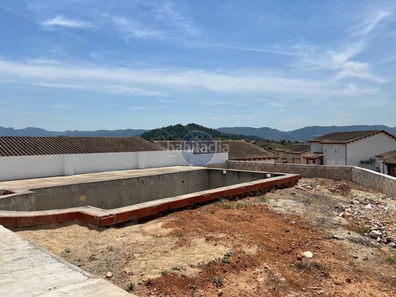 Foto cfb559e6-84ad-4a3b-8e61-fbceabf39a4f. Xalet amb aparcament piscina a Énova (l´)