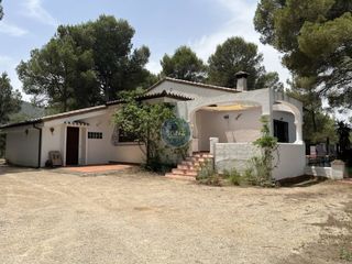Chalet  Poligono 5. Chalet con licencia turistica en agullent