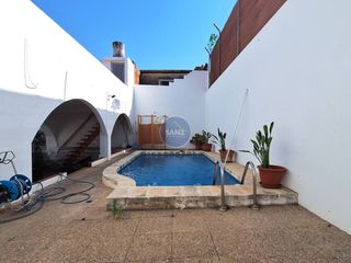 Casa adossada  Calle camilo sancho. Casa con piscina a la venta en sellent