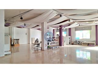 Location Local commercial  Hernan cortés. Planta baja en alquiler en lolleria