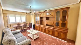 Miete Etagenwohnung in Calle pablo iglesias 77. Estupendo piso en zona centro de elda, 4 dormitorios, ascensor