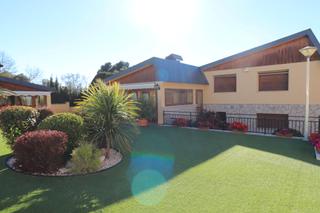 Xalet  Avinguda de salinetes 42. Chalet en venta petrer