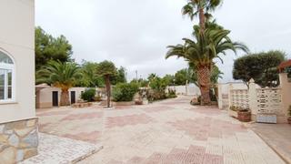 Maison  Calle carretera de sax. Expectacular chalet cerca de elda