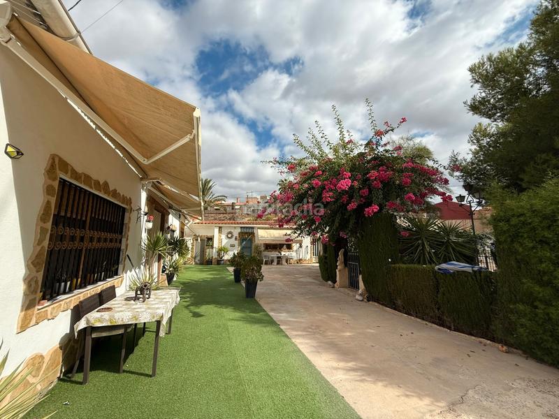 Foto 00e7919f-389a-419a-b0ce-805eaa134ce4. Chalet dans calle san crispín 25 dans Plaza de Toros-Avenida Chapí-Trinquete Elda