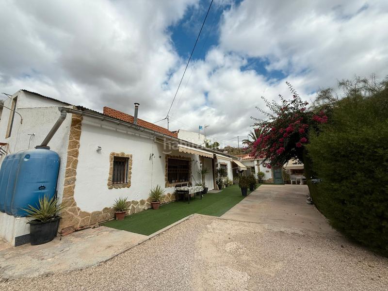 Foto ed9ef968-f58f-4321-9ef4-a05f7ea48efa. Chalet dans calle san crispín 25 dans Plaza de Toros-Avenida Chapí-Trinquete Elda