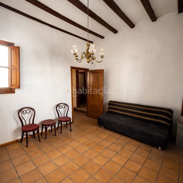 Foto 47d8499b-cb8d-4d68-974f-04c1f78ca08c. Casa adossada a Xàtiva