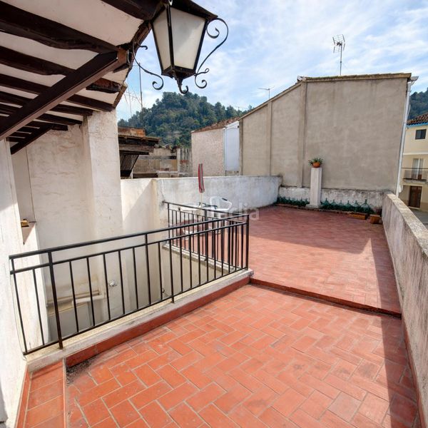 Foto 754aa8bb-d716-4730-a738-b0c02854561c. Casa adossada a Xàtiva