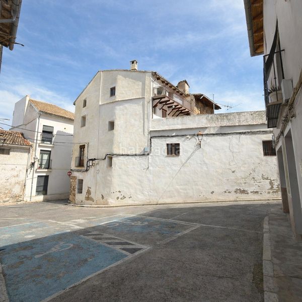Foto c34f0482-cbbb-4c52-80c2-11681eb71f30. Casa adossada a Xàtiva