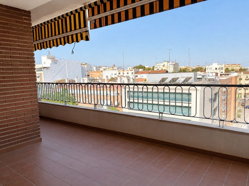 Foto f3017fa6-a333-430b-b7b8-0f64d8d72078. Pis amb aparcament a El Carme Valencia