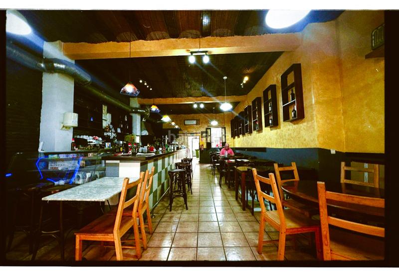 Foto b8e4a7fb-362f-4edb-9f20-fb74a719a844. Local commercial dans carrer d'àngel guimerà 24 dans Valencia