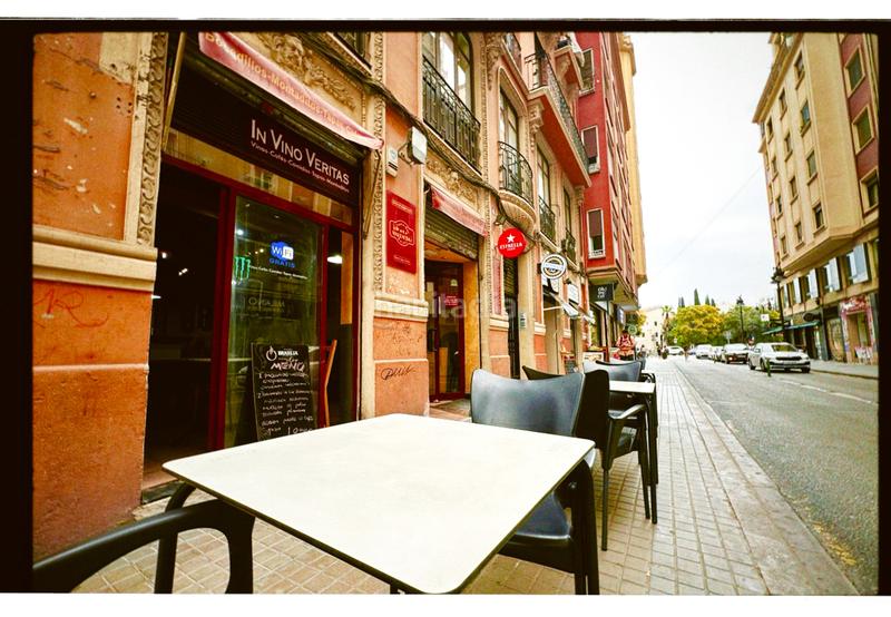 Foto f57f43aa-c63d-4683-abb4-34969d4019fb. Local commercial dans carrer d'àngel guimerà 24 dans Valencia