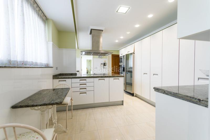 Foto 0af1f0d4-0179-4c93-83af-b545a5dba152. Pis amb aparcament a Ensanche Coruña (A)