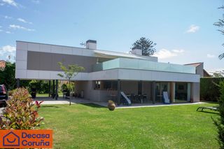Chalet  Cainzo. Vivienda independiente de reciente construcción en oleiros, magn
